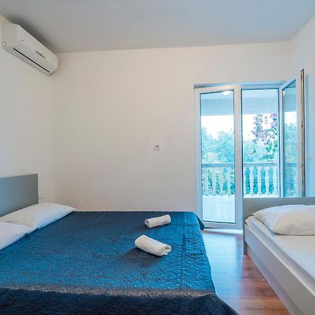 Apt White Idyll, 3 Bedrooms, 3 Bathrooms, Terrace Apt โพรไมนา ภายนอก รูปภาพ