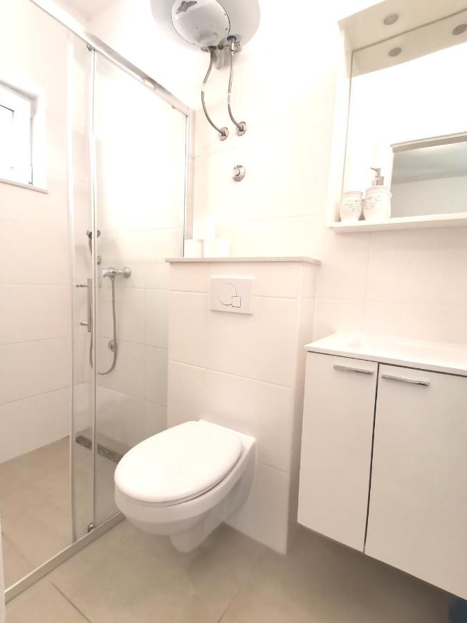 Apt White Idyll, 3 Bedrooms, 3 Bathrooms, Terrace Apt โพรไมนา ภายนอก รูปภาพ