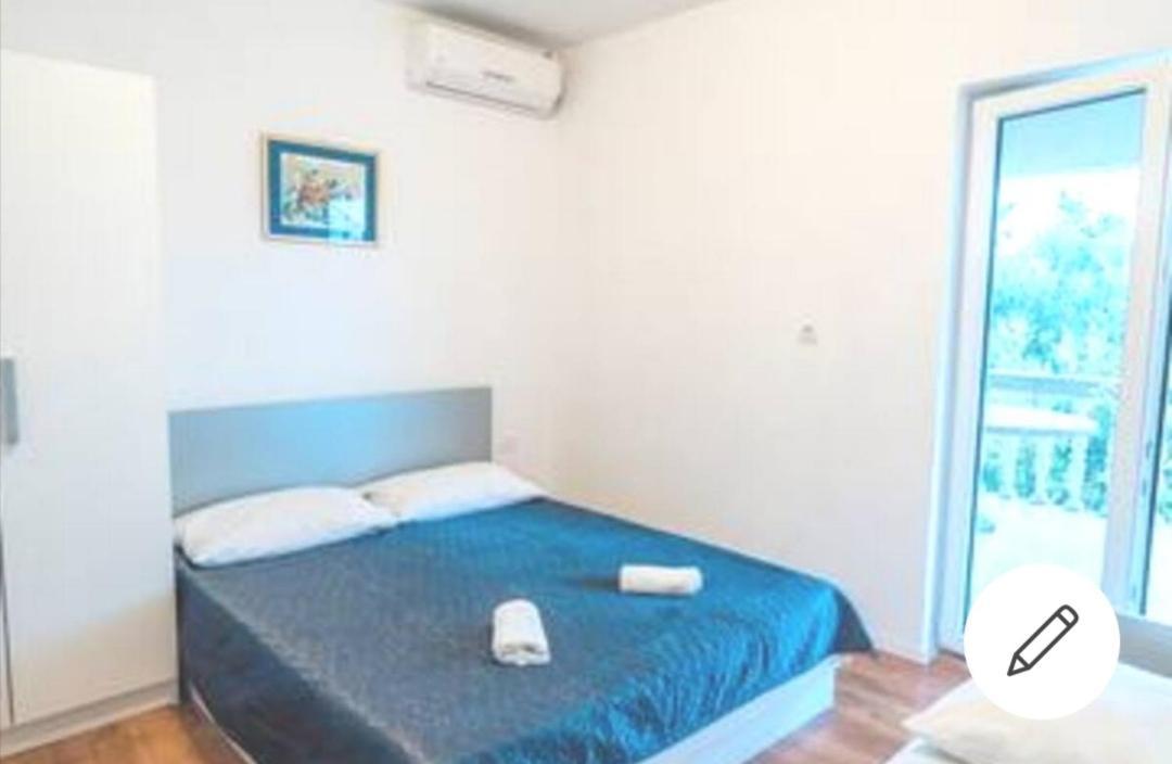 Apt White Idyll, 3 Bedrooms, 3 Bathrooms, Terrace Apt โพรไมนา ภายนอก รูปภาพ