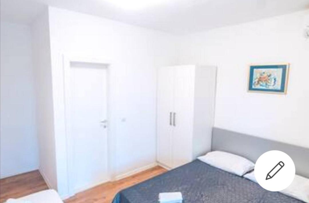 Apt White Idyll, 3 Bedrooms, 3 Bathrooms, Terrace Apt โพรไมนา ภายนอก รูปภาพ