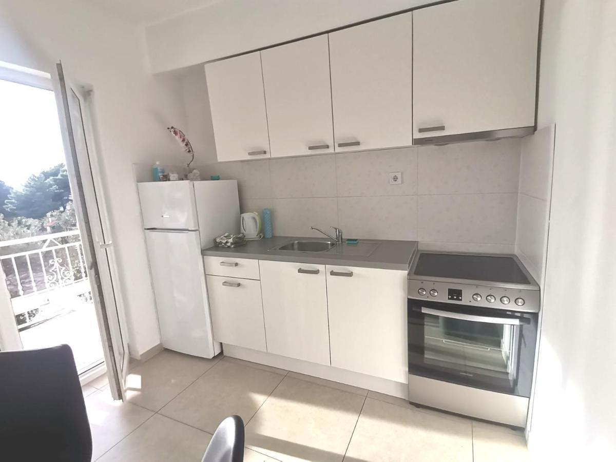 Apt White Idyll, 3 Bedrooms, 3 Bathrooms, Terrace Apt โพรไมนา ภายนอก รูปภาพ