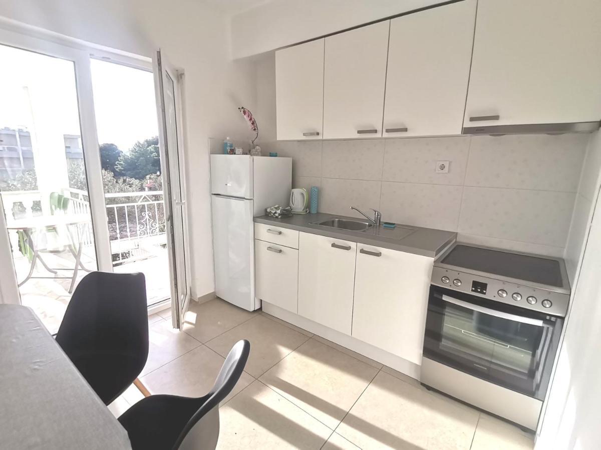 Apt White Idyll, 3 Bedrooms, 3 Bathrooms, Terrace Apt โพรไมนา ภายนอก รูปภาพ