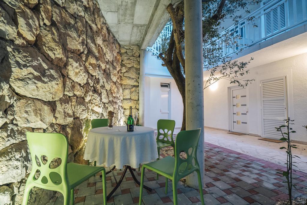Apt White Idyll, 3 Bedrooms, 3 Bathrooms, Terrace Apt โพรไมนา ภายนอก รูปภาพ